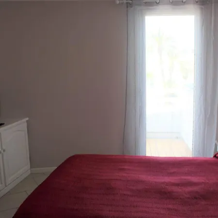 Apartment T3 Climatise Avec Parking Privatif Proche - 5psol29 *