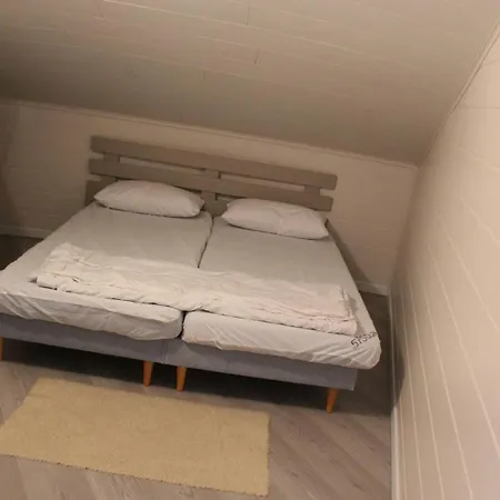 Apartment T3 Climatise Avec Parking Privatif Proche - 5psol29 *