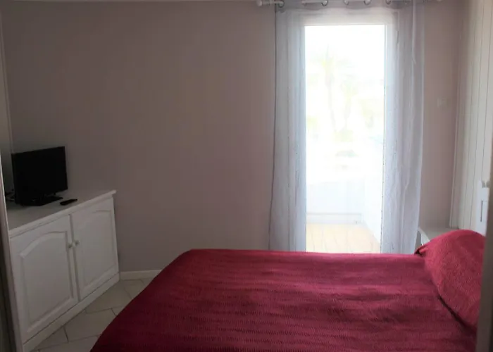 Apartamento T3 Climatise Avec Parking Privatif Proche - 5psol29 *